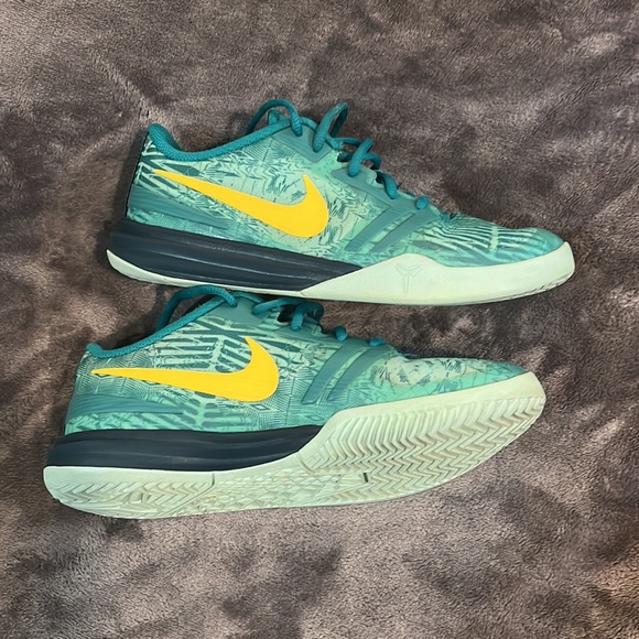 Nike Kobe Mentality GS Sz 6  Green Yellow GUC - Picture 3 of 6